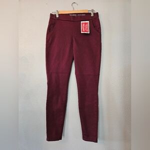 Signature by Levi Strauss Women's Ankle Jegging- Burgundy. Size 6/28w